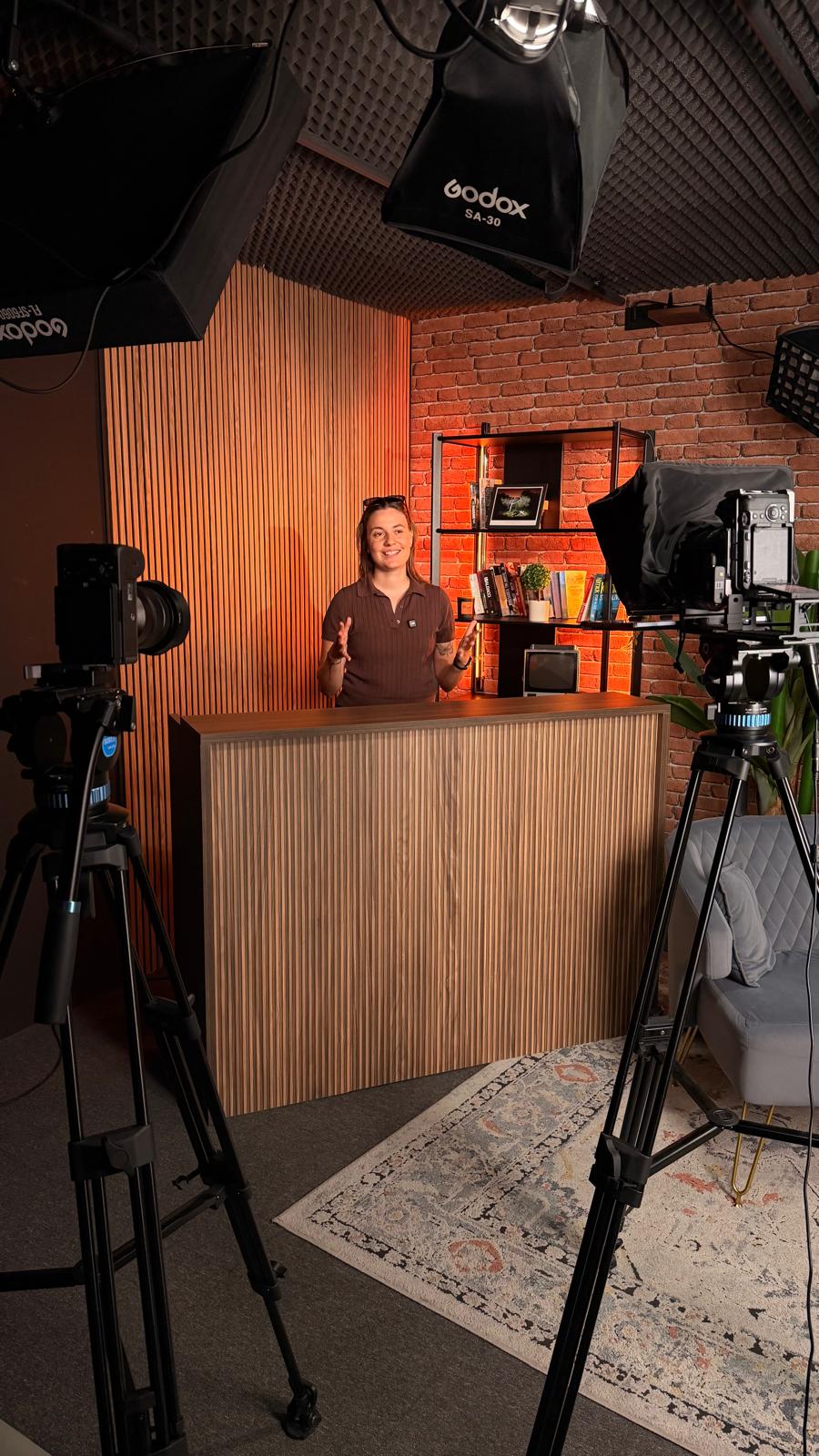 Interview set · vertical