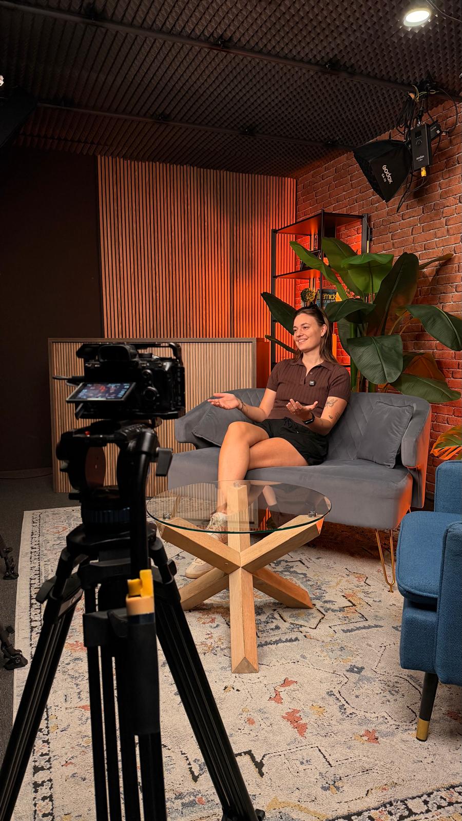 Podcast set · wide
